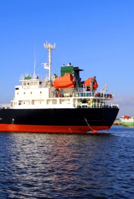 large-vecteezy_in-the-evening-cargo-ships-oil-ships-dock-at-the-port_4639072_large large-vecteezy_in-the-evening-cargo-ships-oil-ships-dock-at-the-port_4639072_large